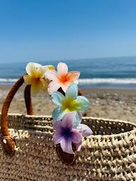 Hoa kẹp tóc đi biển nhỏ gọn tiện lợi